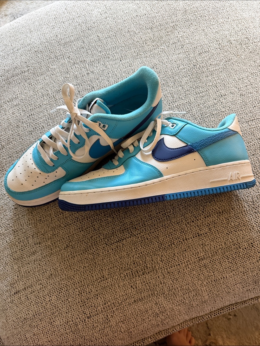 Nike Low-Top Sneakers White & Turquoise with Navy Swoosh